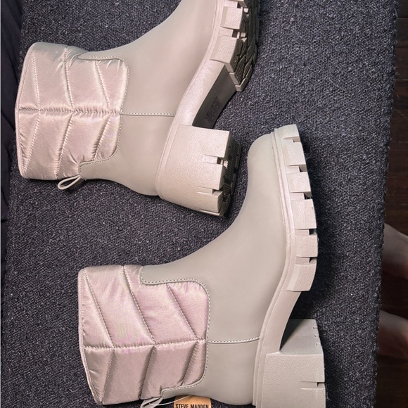 Steve Madden Women's Olive green Ankle Booties - Picture 3 of 8